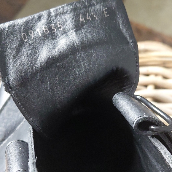 Gucci Men’s Black Leather & Monogram Velcro Loafers - Picture 6 of 8